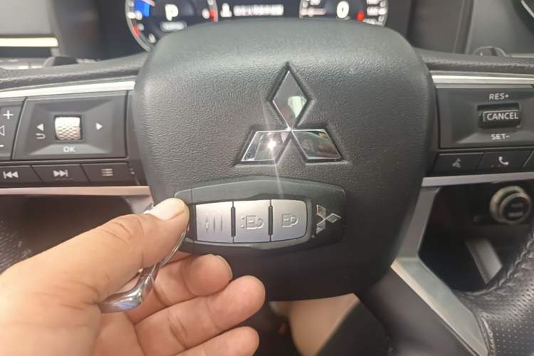 Used Mitsubishi Outlander 2023 1.5T CVT Two-Wheel Drive Luxury Edition 5 Seats Interior 1