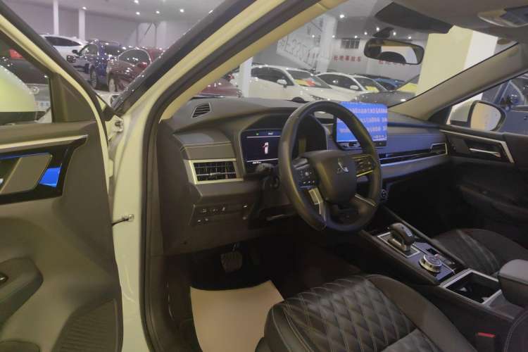 Used Mitsubishi Outlander 2023 1.5T CVT Four-Wheel Drive Prestige Edition 7 Seats Interior 2