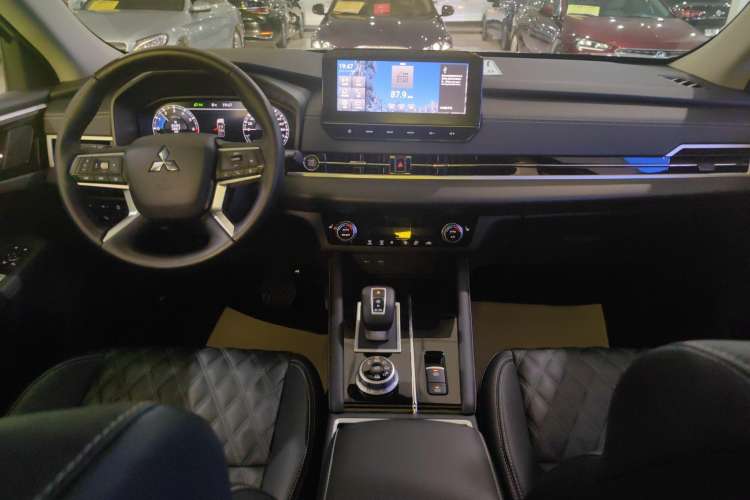 Used Mitsubishi Outlander 2023 1.5T CVT Four-Wheel Drive Prestige Edition 7 Seats Interior 3
