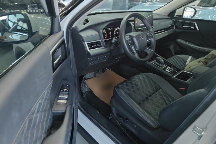 Used Mitsubishi Outlander 2023 1.5T CVT Four-Wheel Drive Prestige Edition 7 Seats Interior 3