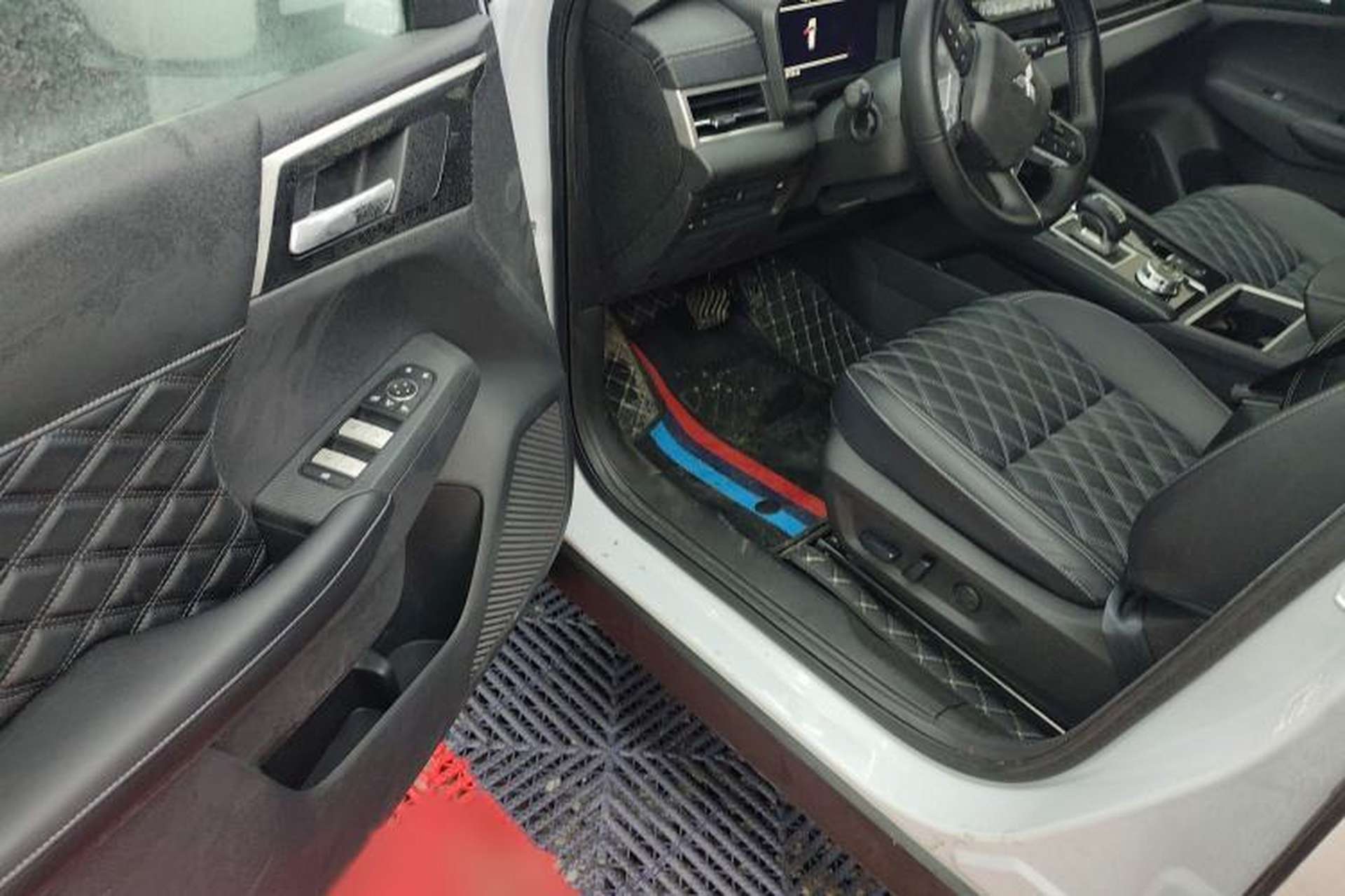 Used Mitsubishi Outlander 2023 1.5T CVT Four-Wheel Drive Prestige Edition 7 Seats Interior 3