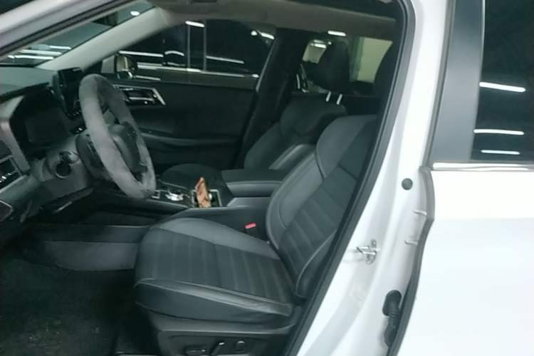 Used Mitsubishi Outlander 2023 1.5T CVT Two-Wheel Drive Luxury Edition 5 Seats Left Front Seat