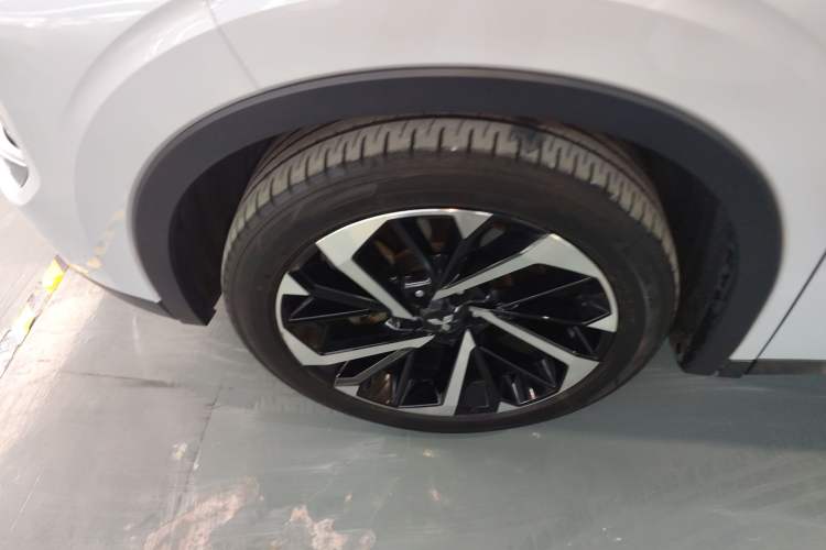 Used Mitsubishi Outlander 2023 1.5T CVT Four-Wheel Drive Prestige Edition 7 Seats Left Front Wheel Hub
