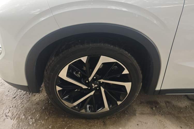 Used Mitsubishi Outlander 2023 1.5T CVT 4x4 Luxury Edition 5 Seats Left Front Wheel Hub