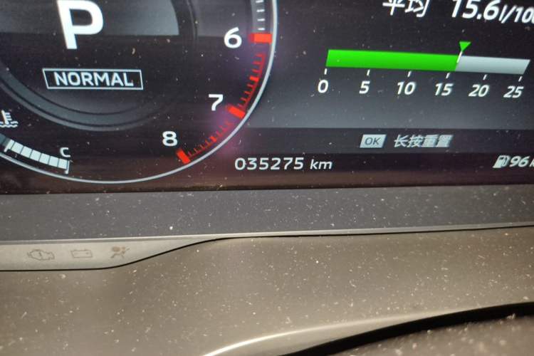 Used Mitsubishi Outlander 2023 1.5T CVT Four-Wheel Drive Prestige Edition 7 Seats Odometer Close Up