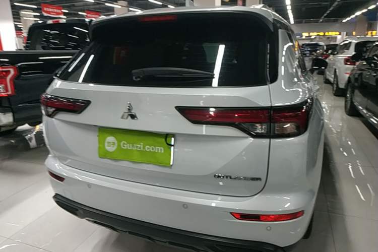 Used Mitsubishi Outlander 2023 1.5T CVT Two-Wheel Drive Luxury Edition 5 Seats Rear