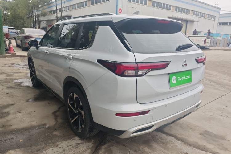 Used Mitsubishi Outlander 2023 1.5T CVT 4x4 Luxury Edition 5 Seats Rear Left 45 Deg