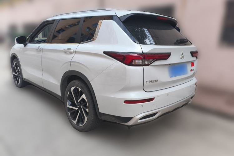Used Mitsubishi Outlander 2023 1.5T CVT 4x4 Luxury Edition 5 Seats Rear Left 45 Deg