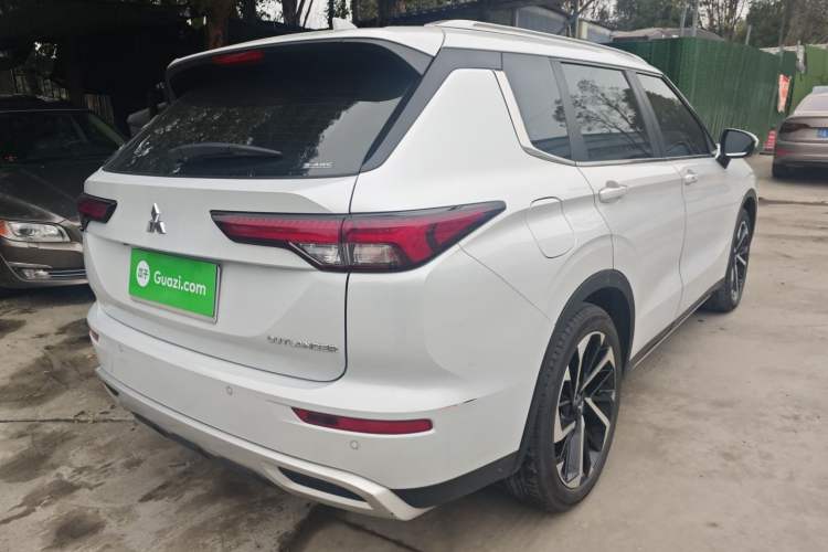 Used Mitsubishi Outlander 2023 1.5T CVT 4x4 Luxury Edition 5 Seats Rear Right 45 Deg