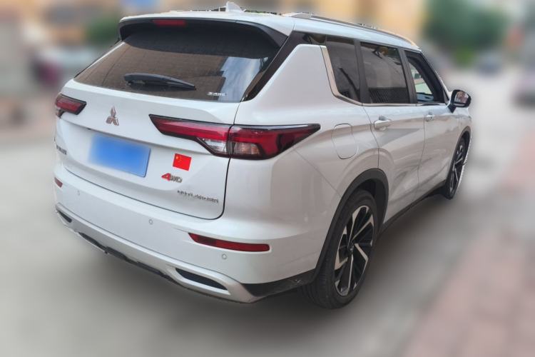 Used Mitsubishi Outlander 2023 1.5T CVT 4x4 Luxury Edition 5 Seats Rear Right 45 Deg