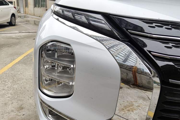 Used Mitsubishi Outlander 2023 1.5T CVT Four-Wheel Drive Prestige Edition 7 Seats Right Front Headlight