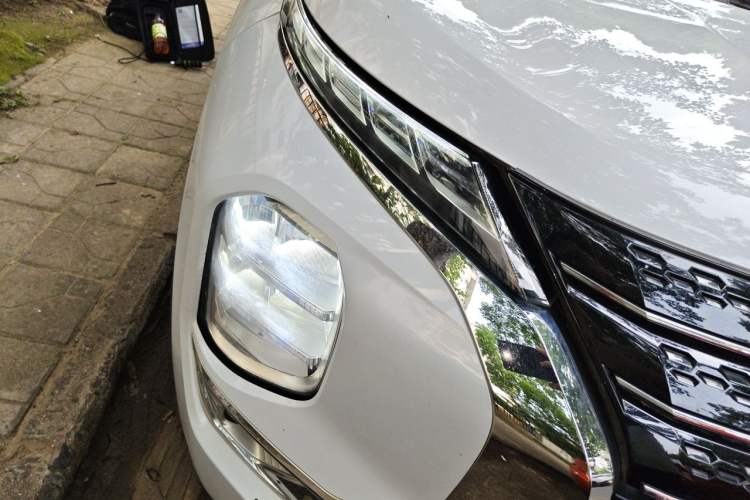 Used Mitsubishi Outlander 2023 1.5T CVT Four-Wheel Drive Excellence Edition 5 Seats Right Front Headlight