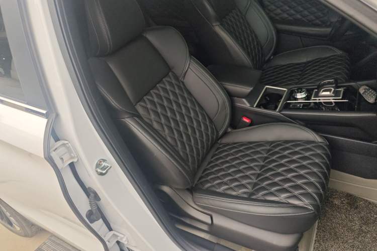 Used Mitsubishi Outlander 2023 1.5T CVT 4x4 Luxury Edition 5 Seats Right Front Seat