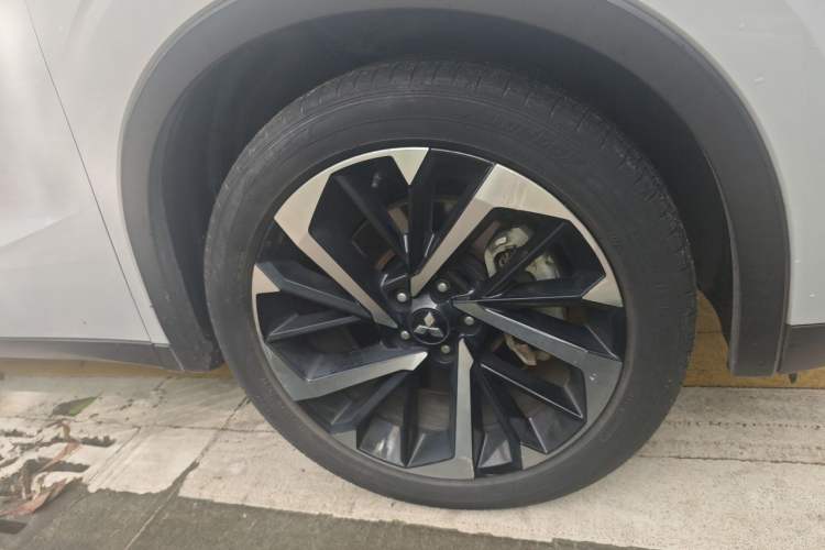 Used Mitsubishi Outlander 2023 1.5T CVT Four-Wheel Drive Prestige Edition 7 Seats Right Front Wheel Hub