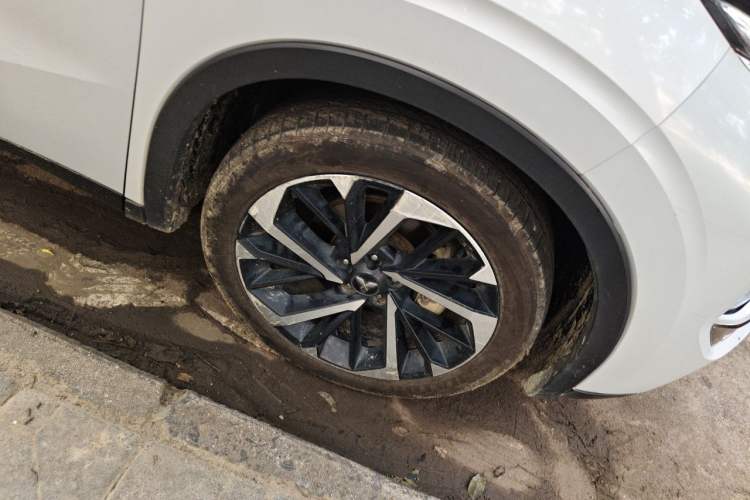 Used Mitsubishi Outlander 2023 1.5T CVT Four-Wheel Drive Excellence Edition 5 Seats Right Front Wheel Hub