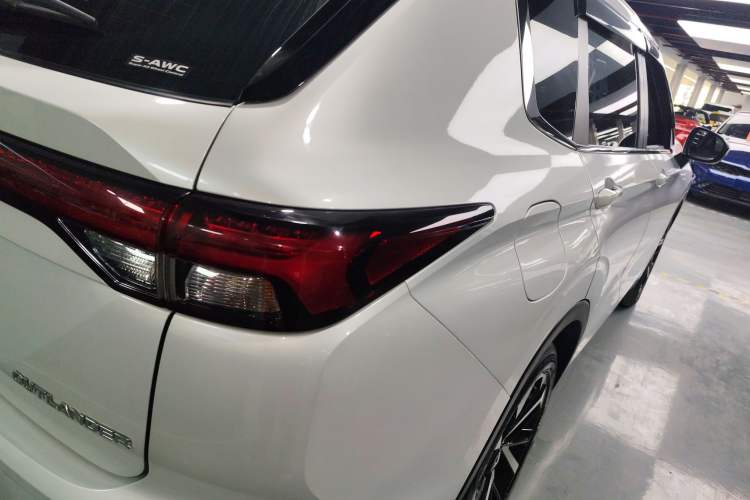 Used Mitsubishi Outlander 2023 1.5T CVT Four-Wheel Drive Prestige Edition 7 Seats Right Rear Taillight