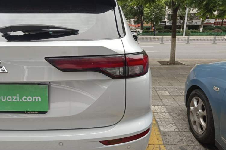Used Mitsubishi Outlander 2023 1.5T CVT Two-Wheel Drive Luxury Edition 5 Seats Right Rear Taillight