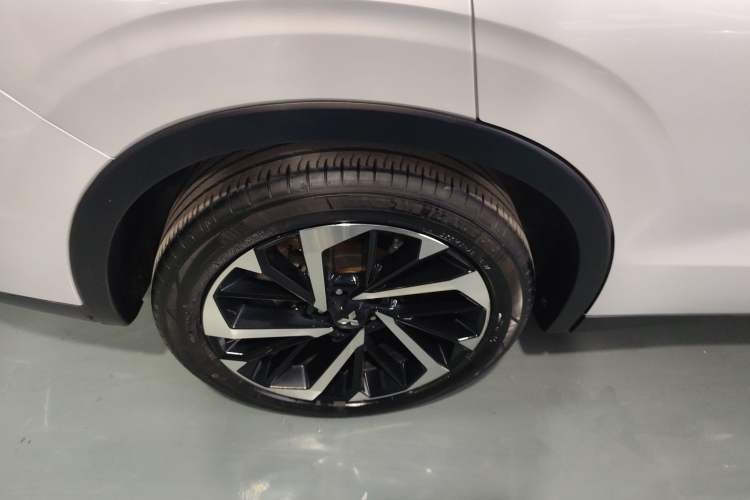 Used Mitsubishi Outlander 2023 1.5T CVT Four-Wheel Drive Prestige Edition 7 Seats Right Rear Wheel Hub