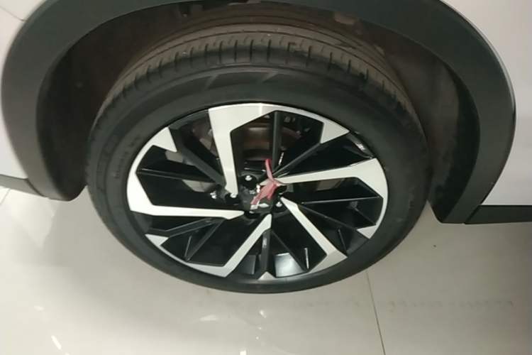 Used Mitsubishi Outlander 2023 1.5T CVT Two-Wheel Drive Luxury Edition 5 Seats Right Rear Wheel Hub