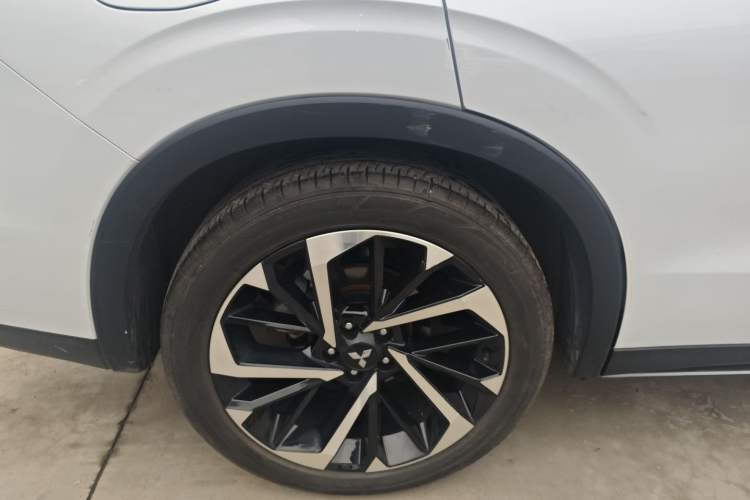 Used Mitsubishi Outlander 2023 1.5T CVT 4x4 Luxury Edition 5 Seats Right Rear Wheel Hub