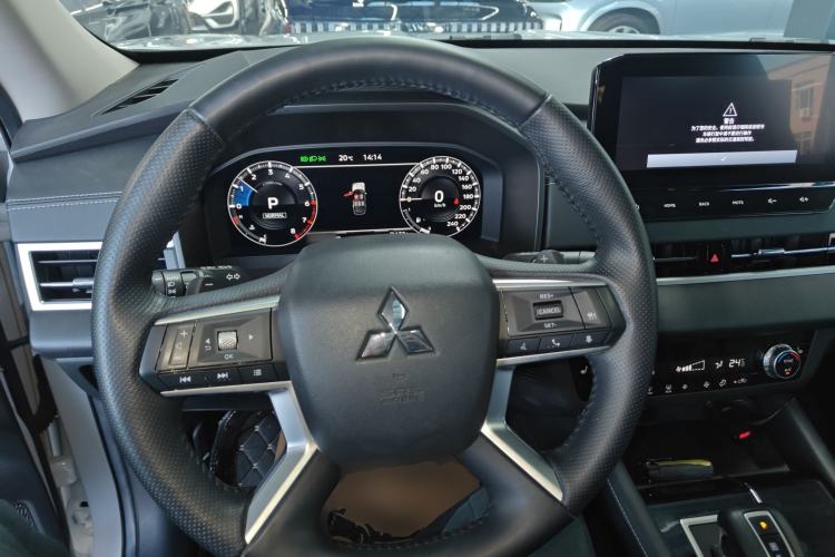 Used Mitsubishi Outlander 2023 1.5T CVT Four-Wheel Drive Prestige Edition 7 Seats Steering Wheel