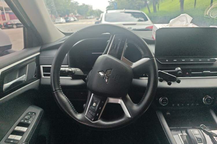 Used Mitsubishi Outlander 2023 1.5T CVT Four-Wheel Drive Prestige Edition 7 Seats Steering Wheel