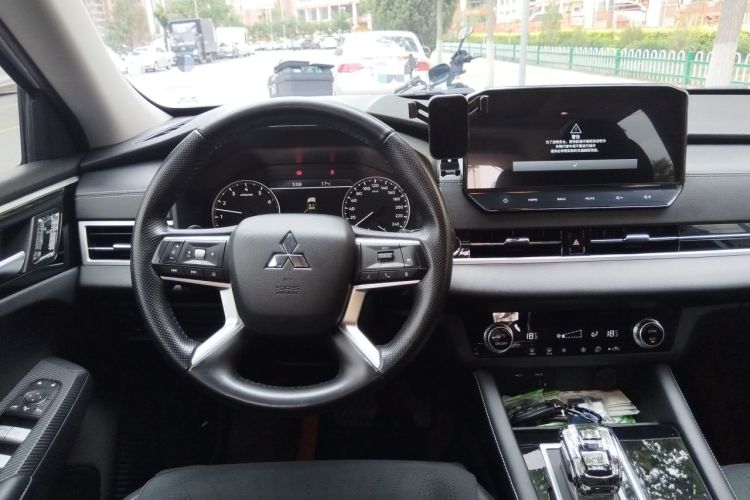 Used Mitsubishi Outlander 2023 1.5T CVT Four-Wheel Drive Excellence Edition 5 Seats Steering Wheel