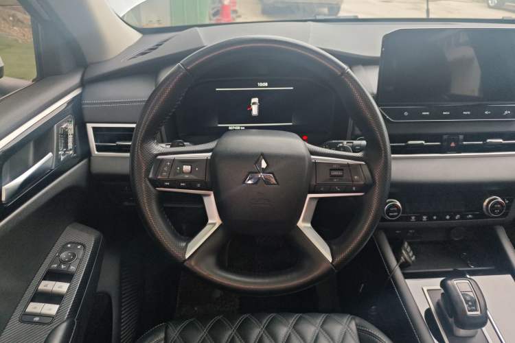 Used Mitsubishi Outlander 2023 1.5T CVT 4x4 Luxury Edition 5 Seats Steering Wheel