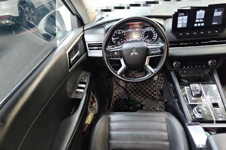 Used Mitsubishi Outlander 2023 1.5T CVT Four-Wheel Drive Excellence Edition 5 Seats Steering Wheel
