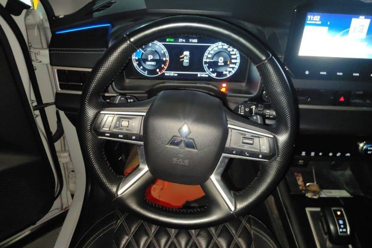 Used Mitsubishi Outlander 2023 1.5T CVT Four-Wheel Drive Prestige Edition 7 Seats Steering Wheel