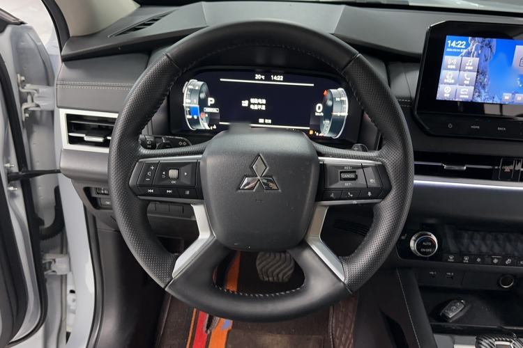 Used Mitsubishi Outlander 2023 1.5T CVT Four-Wheel Drive Prestige Edition 7 Seats Steering Wheel