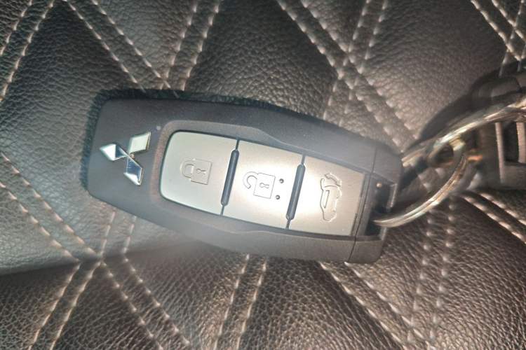 Used Mitsubishi Outlander 2023 1.5T CVT 4x4 Luxury Edition 5 Seats Vehicle Key