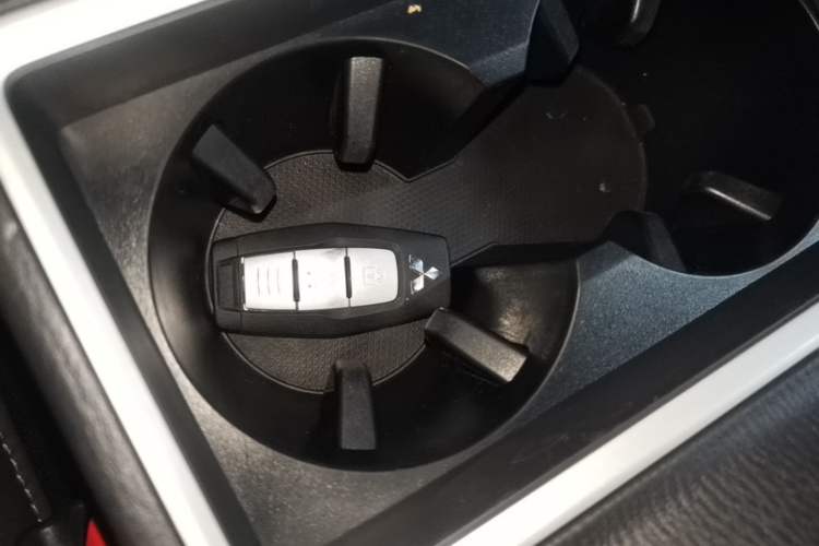 Used Mitsubishi Outlander 2023 1.5T CVT Four-Wheel Drive Excellence Edition 5 Seats Vehicle Key
