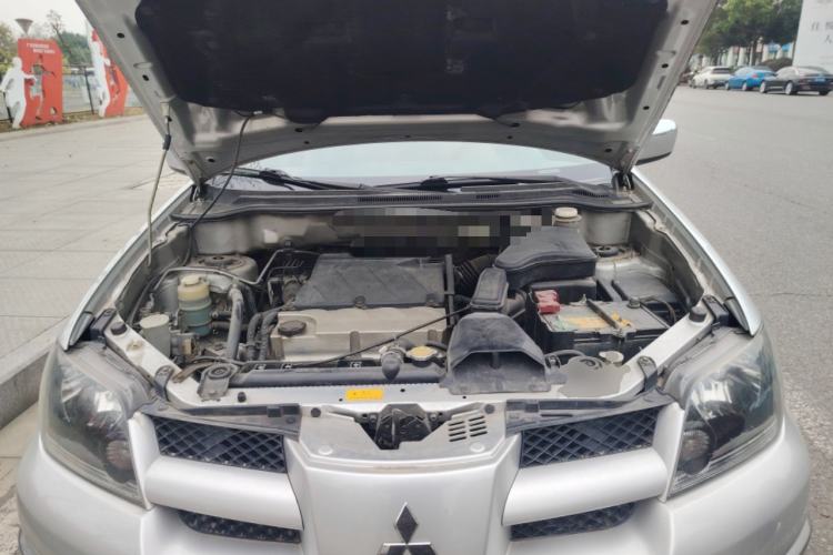 Used Mitsubishi Outlander Classic 2005 2.4L Automatic 4x4 Engine Bay