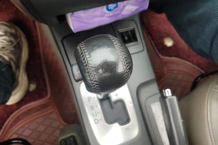 Used Mitsubishi Outlander Classic 2005 2.4L Automatic 4x4 Gear Lever