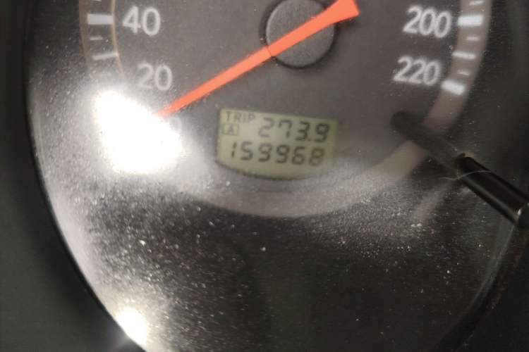 Used Mitsubishi Outlander Classic 2005 2.4L Automatic 4x4 Odometer Close Up