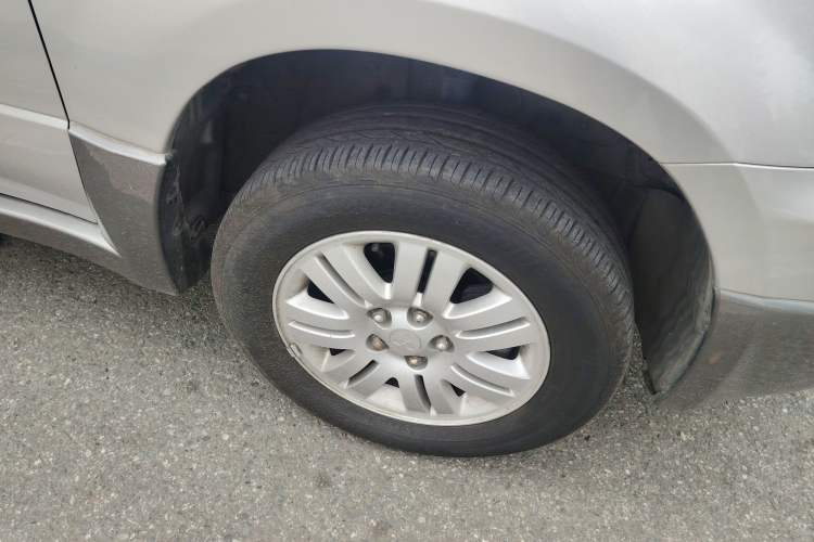 Used Mitsubishi Outlander Classic 2005 2.4L Automatic 4x4 Right Front Wheel Hub