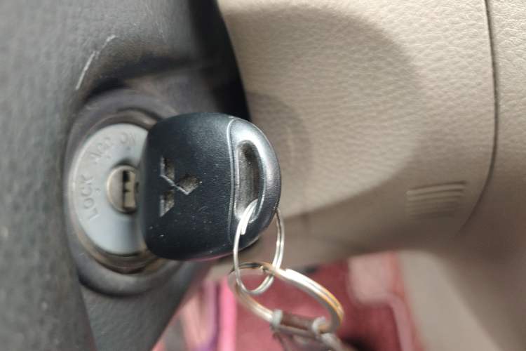 Used Mitsubishi Outlander Classic 2005 2.4L Automatic 4x4 Vehicle Key