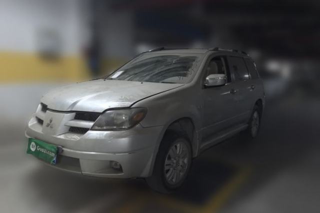Used Mitsubishi Outlander Classic 2006 2.4L Manual Two-Wheel Drive Luxury Edition