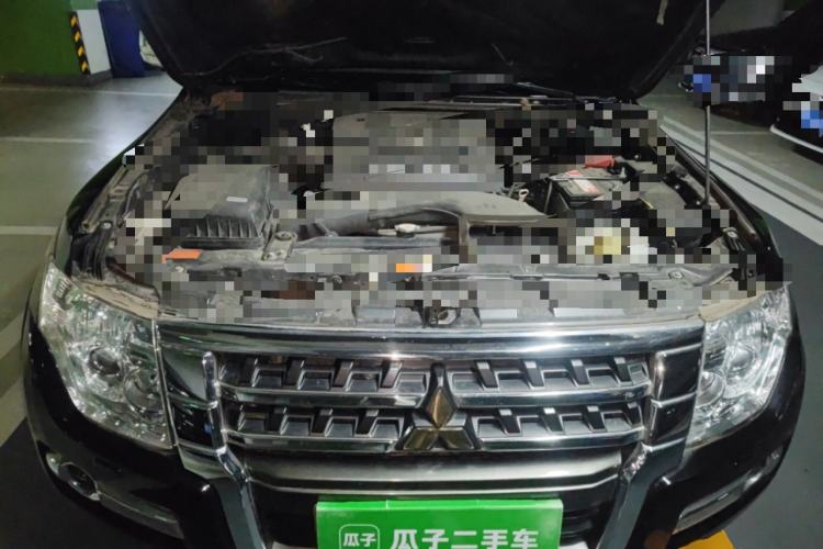 Used Mitsubishi Pajero  Engine Bay