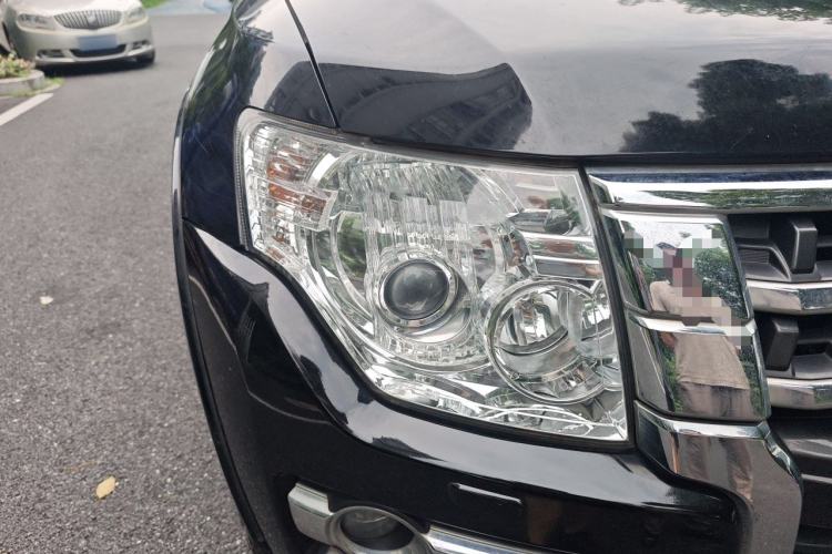 Used Mitsubishi Pajero  Exterior 1