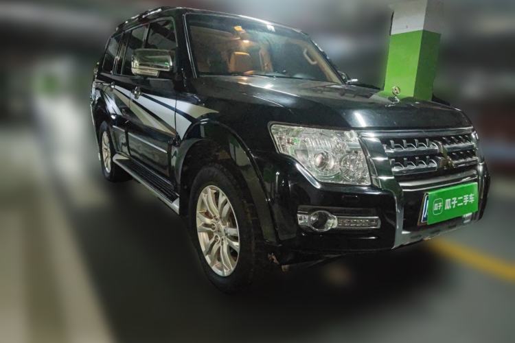 Used Mitsubishi Pajero  Exterior 2