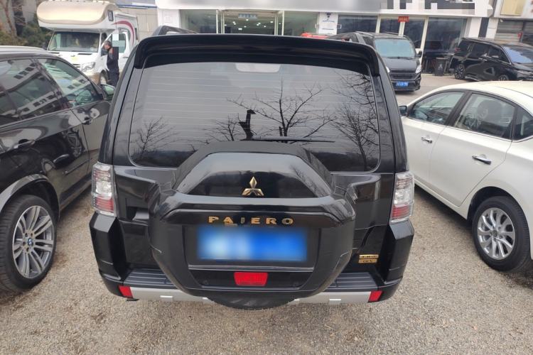 Used Mitsubishi Pajero  Exterior 3