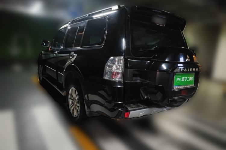 Used Mitsubishi Pajero  Exterior 3