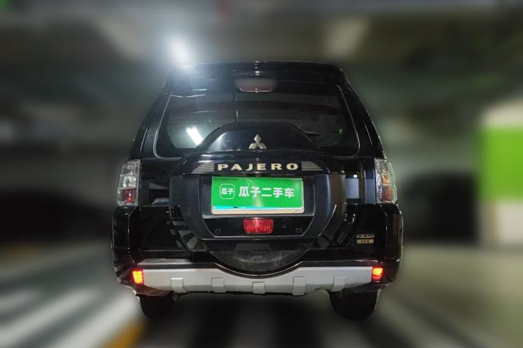 Used Mitsubishi Pajero  Exterior 4