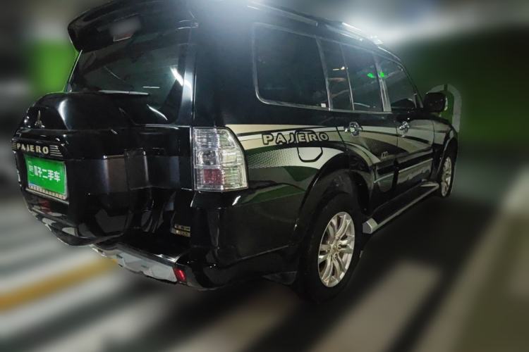Used Mitsubishi Pajero  Exterior 5