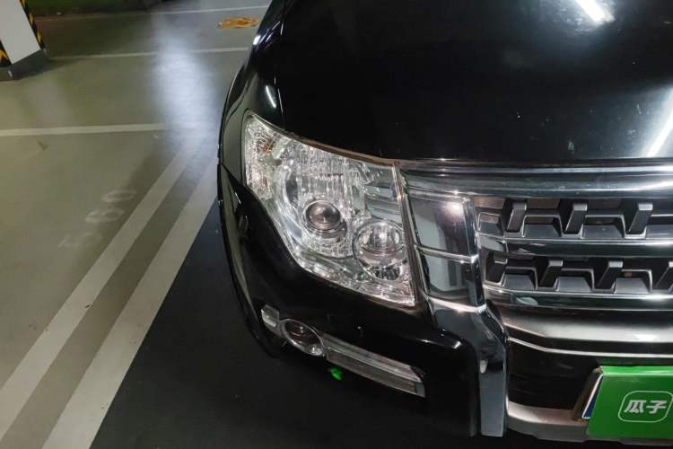 Used Mitsubishi Pajero  Exterior 6