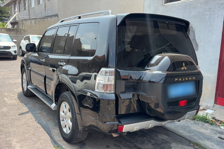 Used Mitsubishi Pajero  Exterior 7