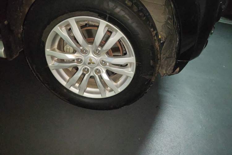 Used Mitsubishi Pajero  Exterior 7