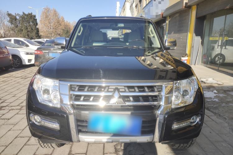 Used Mitsubishi Pajero  Front